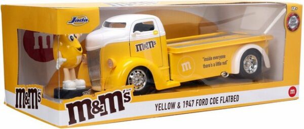 JADA Modellauto Modellauto M&Ms Yellow 1947 Ford COE Flatbed mit Figur 1:24 253255066