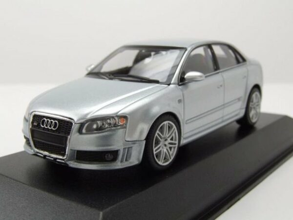 Maxichamps Modellauto Audi RS4 2004 silber Modellauto 1:43 Maxichamps