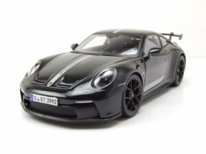 Maisto® Modellauto Porsche 911 GT3 2023 schwarz mit Streifen Modellauto 1:18 Maisto