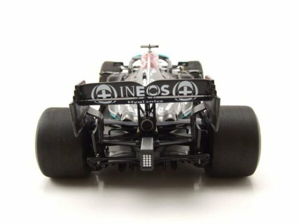 Minichamps Modellauto Mercedes AMG Petronas Formel 1 W12 E-Performance Sieger Qatar GP 2021