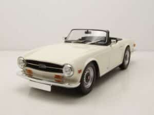 Minichamps Modellauto Triumph TR6 (LHD) 1969 weiß Modellauto 1:18 Minichamps