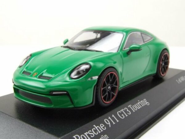 Minichamps Modellauto Porsche 911 (992) GT3 Touring 2021 grün mit schwarzen Felgen Modellaut